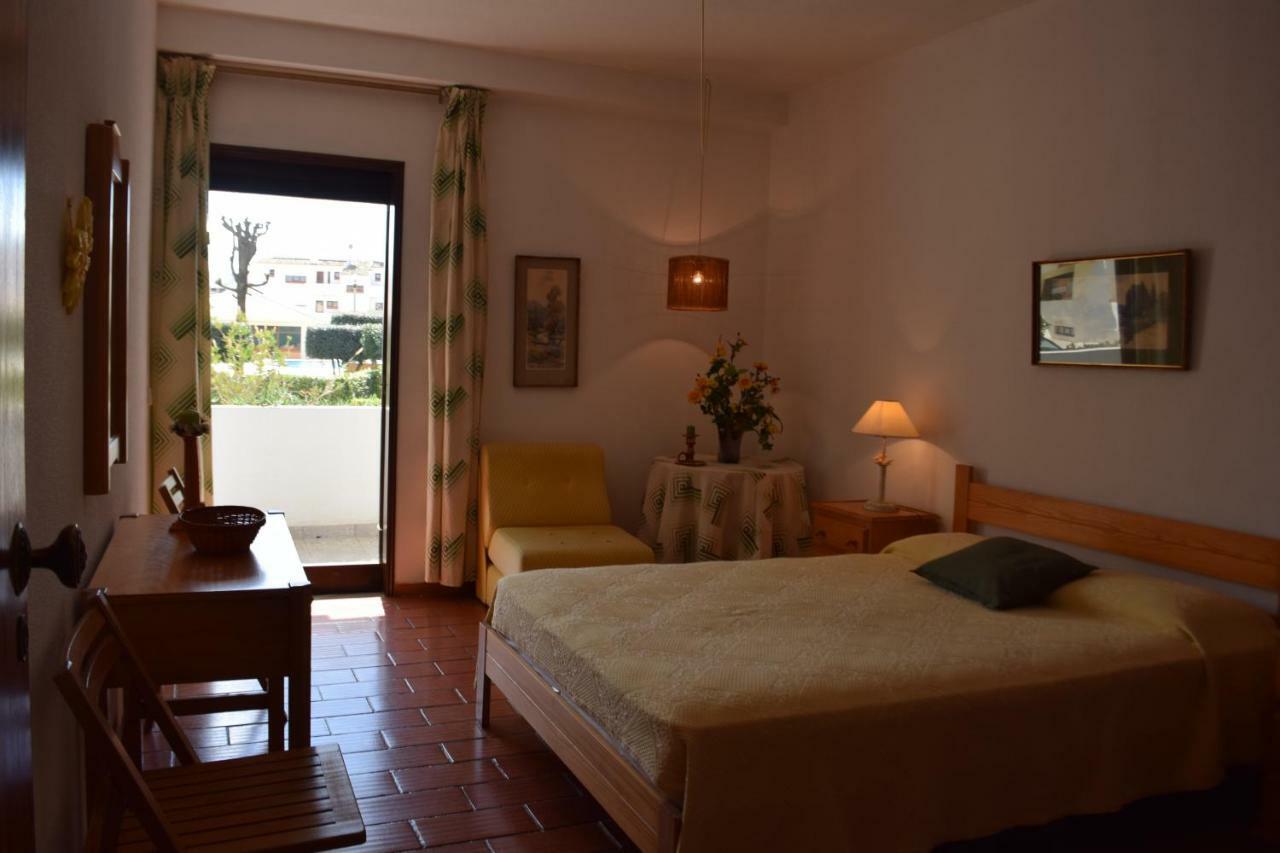 Apartamento T2 Com Piscina E Wifi A 350 Metros Da Praia Olhos de Agua  Kültér fotó