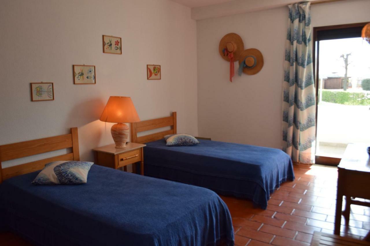 Apartamento T2 Com Piscina E Wifi A 350 Metros Da Praia Olhos de Agua  Kültér fotó